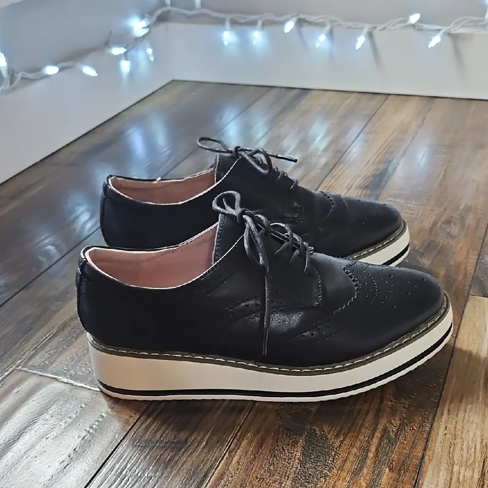 Dadawen‎ Women's Black Platform Oxfords....